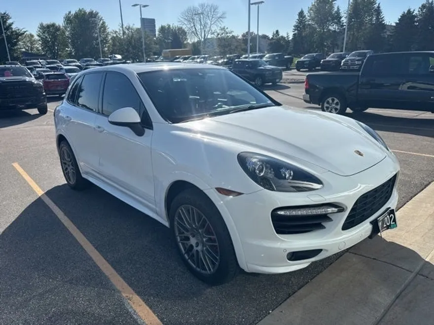 2014 Porsche Cayenne GTS photo 1