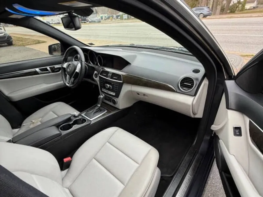 2013 Mercedes Benz C 250 photo 1