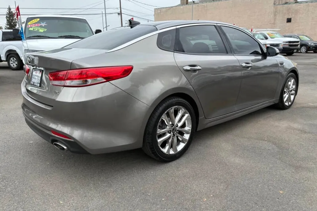 2016 Kia Optima EX photo 1