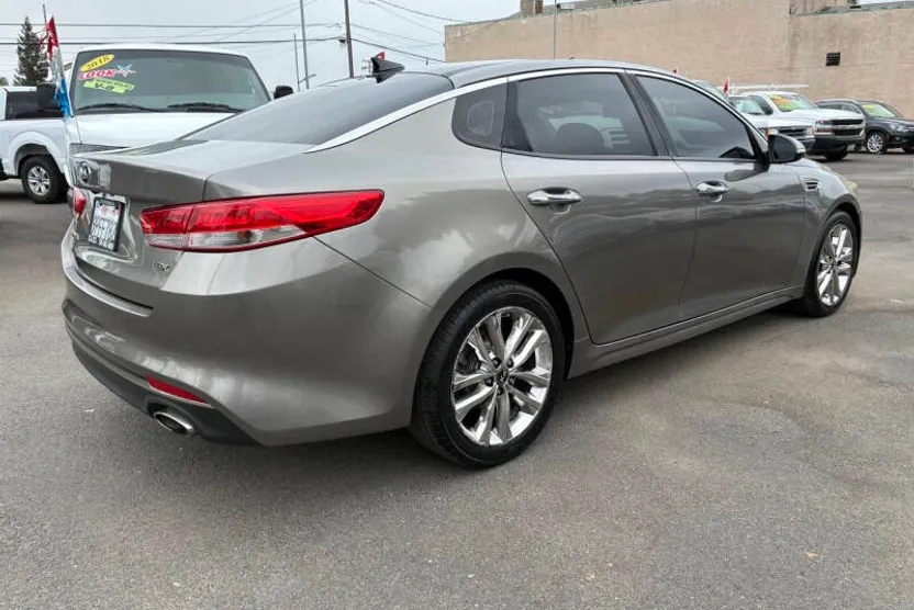 2016 Kia Optima EX photo 1