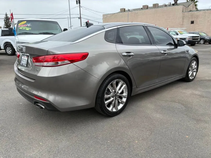 2016 Kia Optima EX photo 1