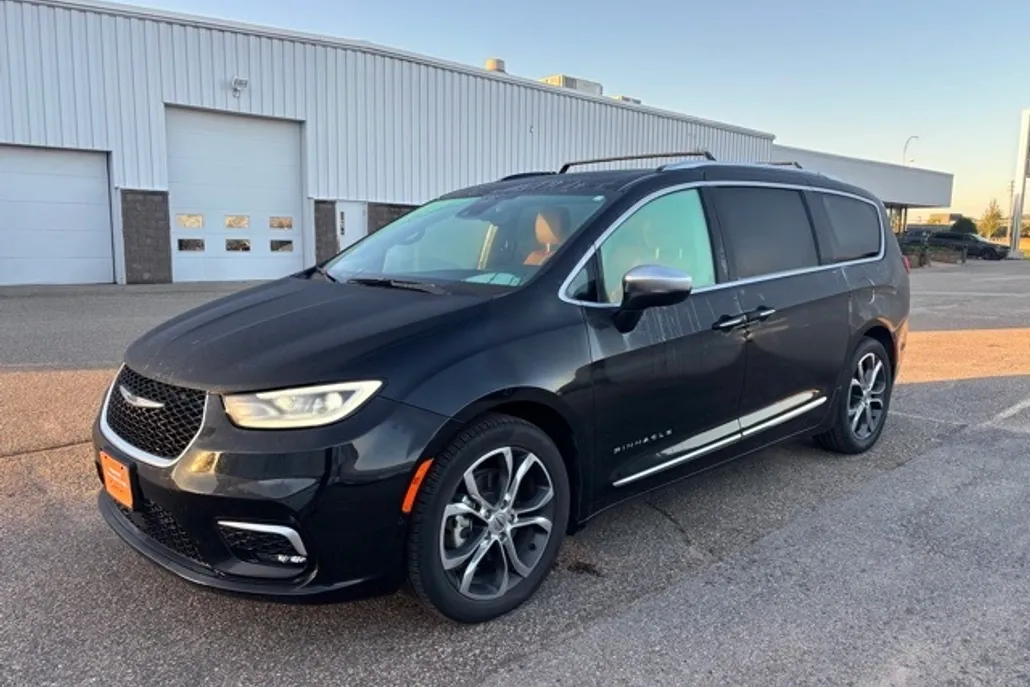 2022 Chrysler Pacifica Pinnacle photo 1