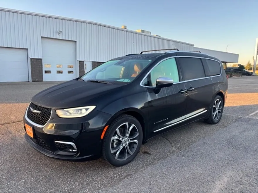 2022 Chrysler Pacifica Pinnacle photo 1