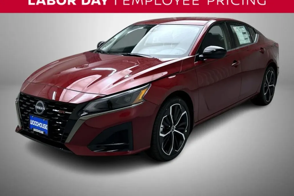 2025 Nissan Altima 2.5 SR photo 1