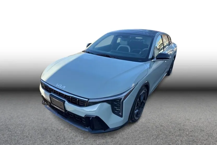 2025 Kia K4 GT-Line photo 1