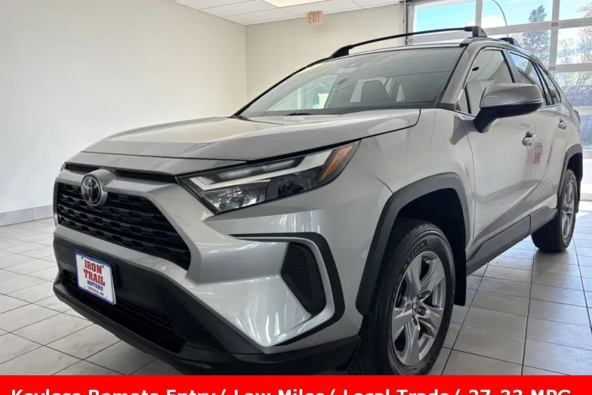 2022 Toyota RAV4 XLE photo 1
