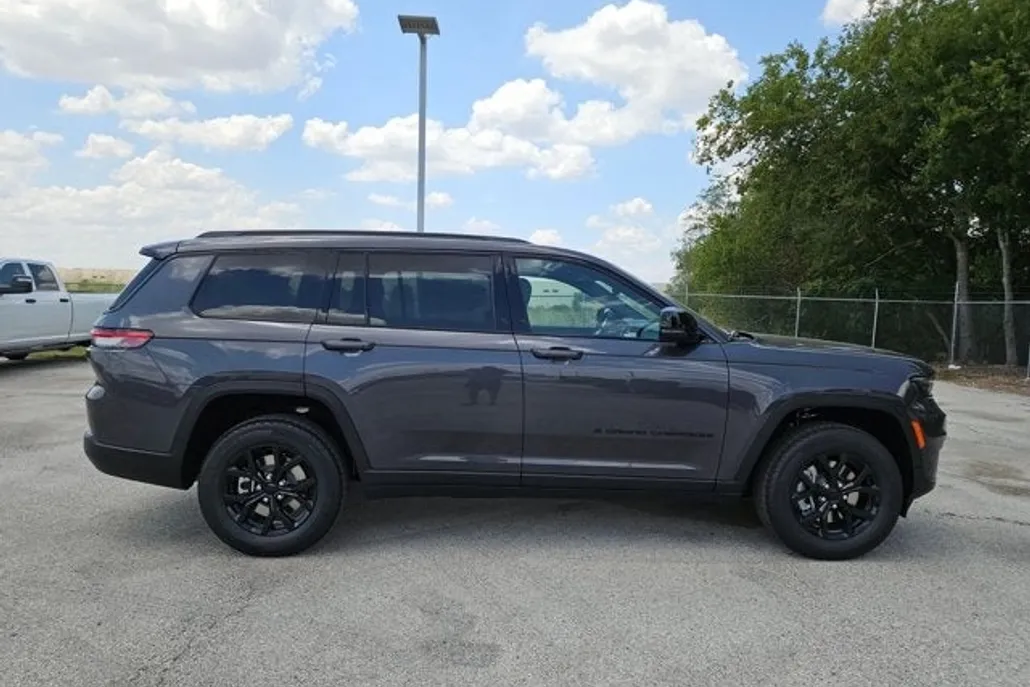 2025 Jeep Grand Cherokee Altitude X photo 1