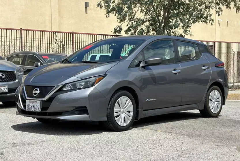 2019 Nissan Leaf S photo 1