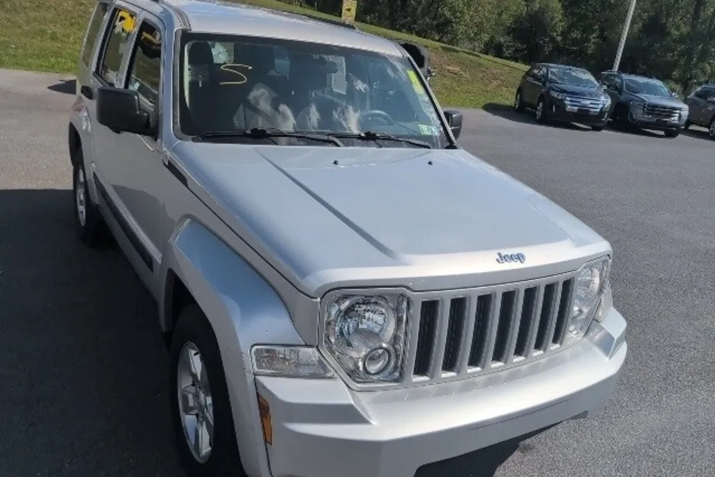 2011 Jeep Liberty Sport photo 1