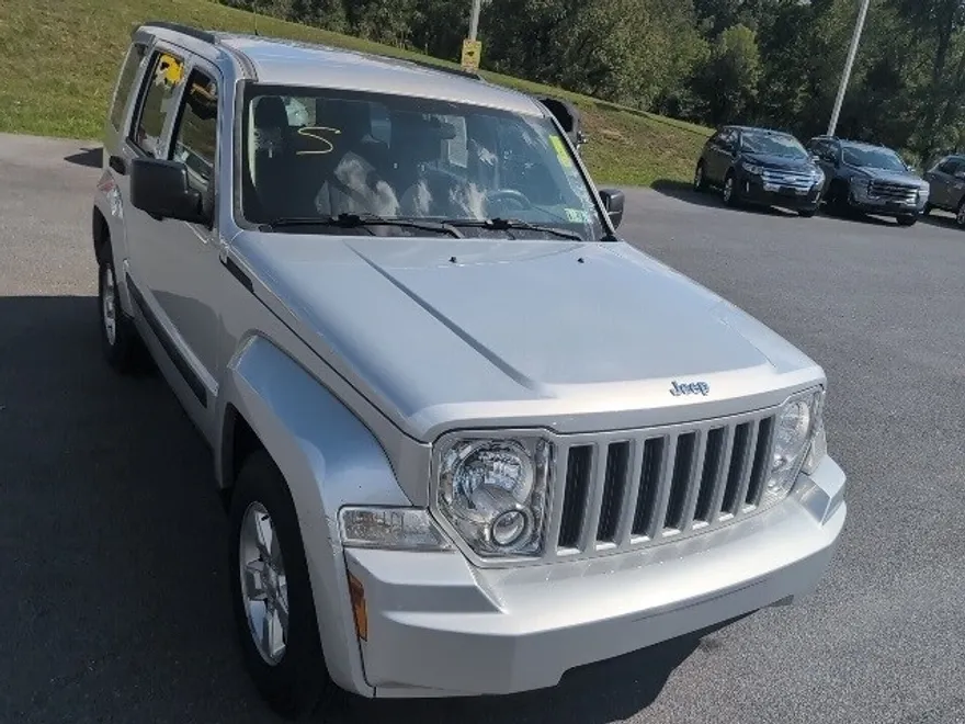 2011 Jeep Liberty Sport photo 1