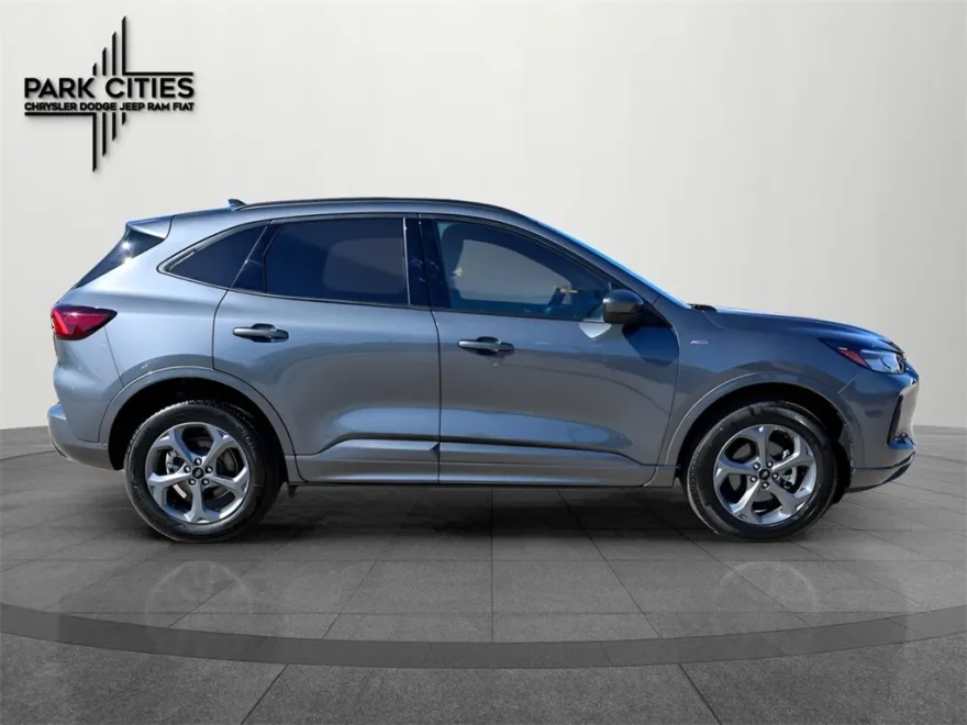 2024 Ford Escape ST-Line Select photo 1