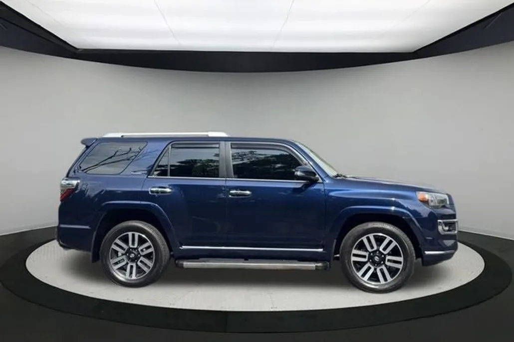 2017 Toyota 4Runner Limited photo 1
