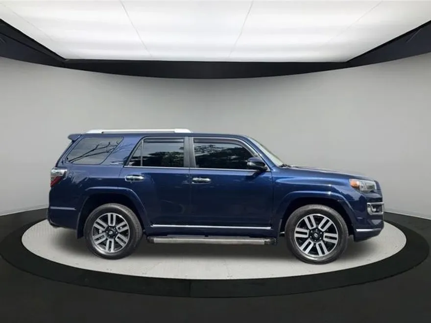 2017 Toyota 4Runner Limited photo 1