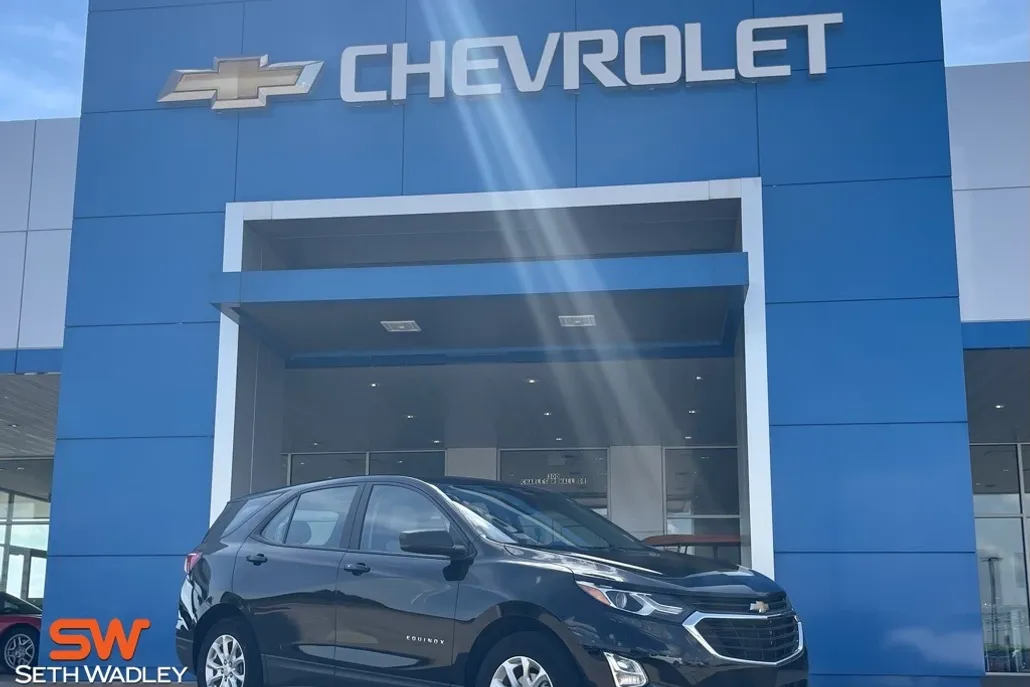 2021 Chevrolet Equinox LS photo 1