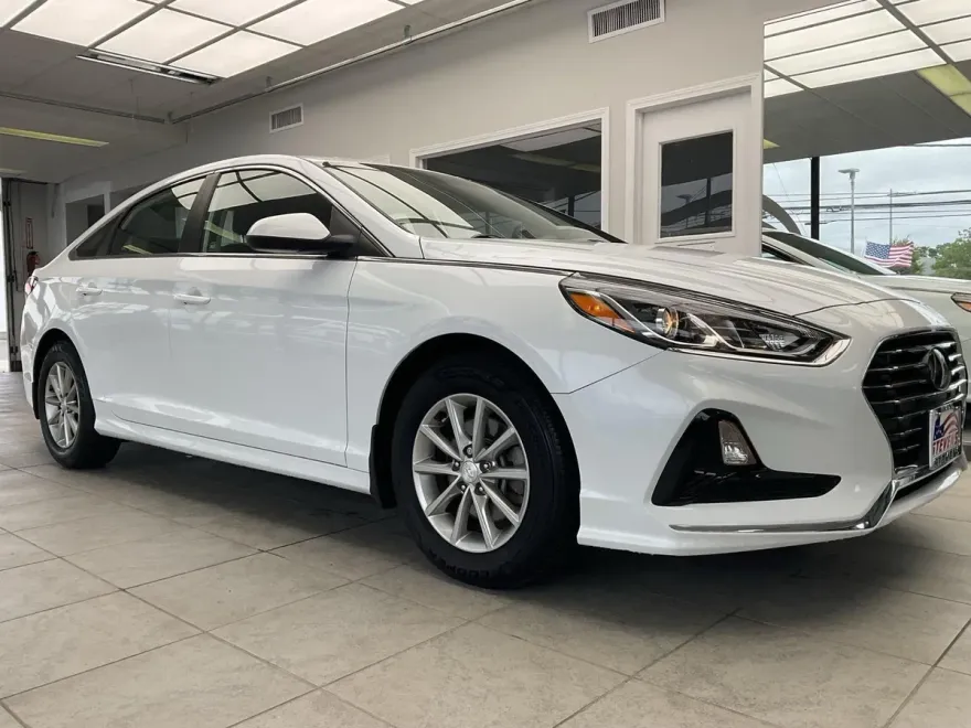 2019 Hyundai Sonata SE photo 1