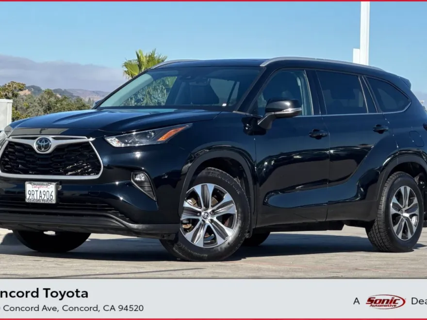 2022 Toyota Highlander XLE photo 1