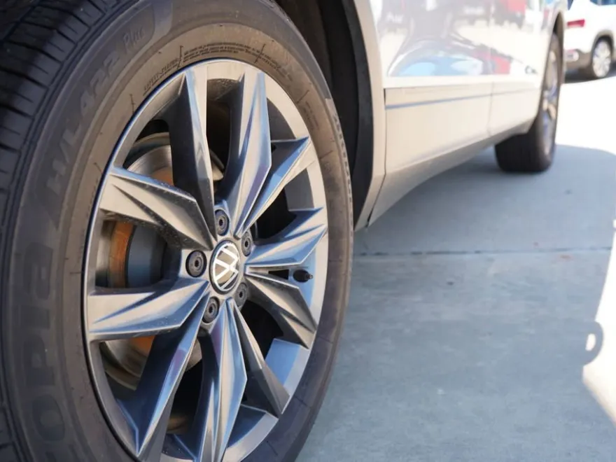 2024 Volkswagen Tiguan SE Wolfsburg Edition photo 1
