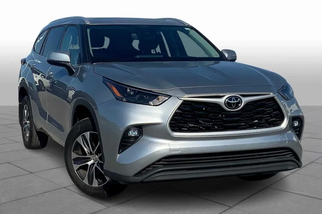 2022 Toyota Highlander XLE photo 1