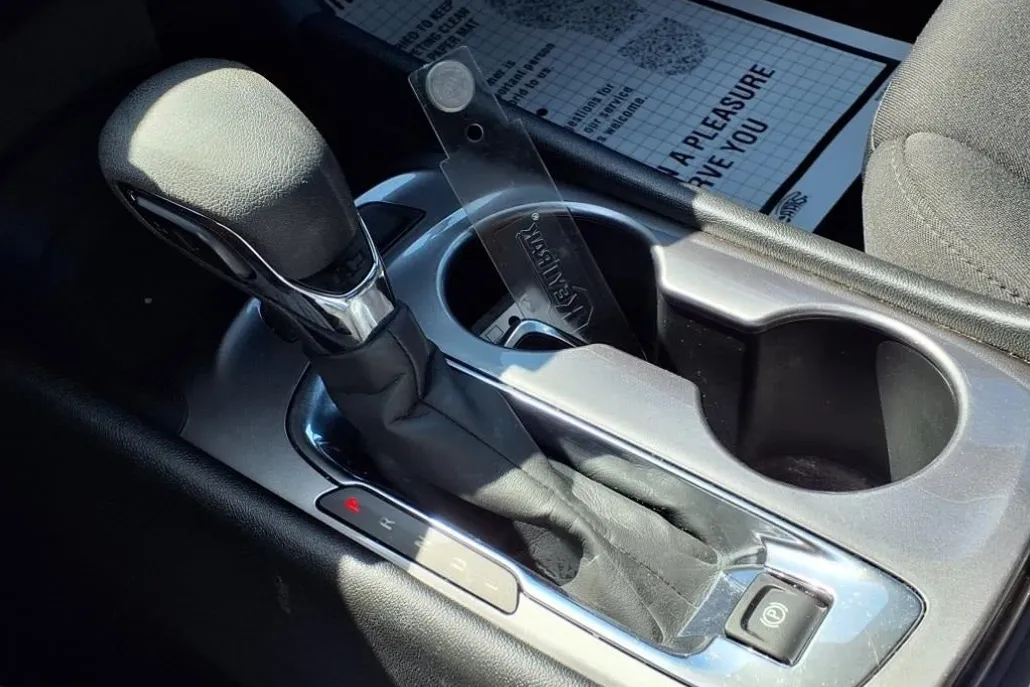2023 Chevrolet Malibu LS photo 1