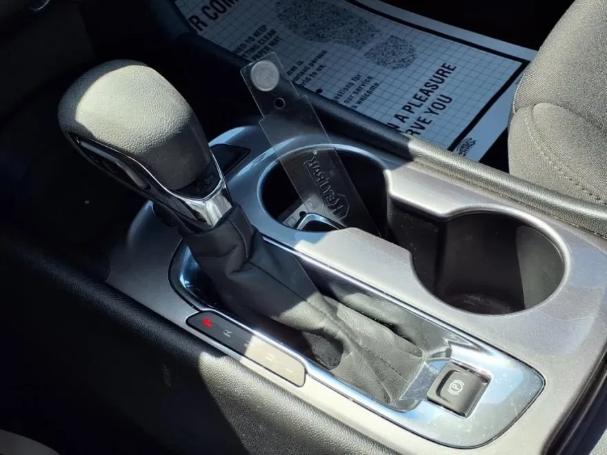 2023 Chevrolet Malibu LS photo 1
