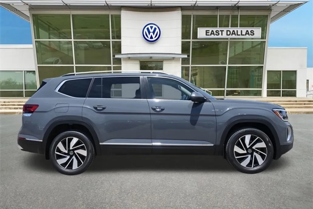 2025 Volkswagen Atlas SEL photo 1