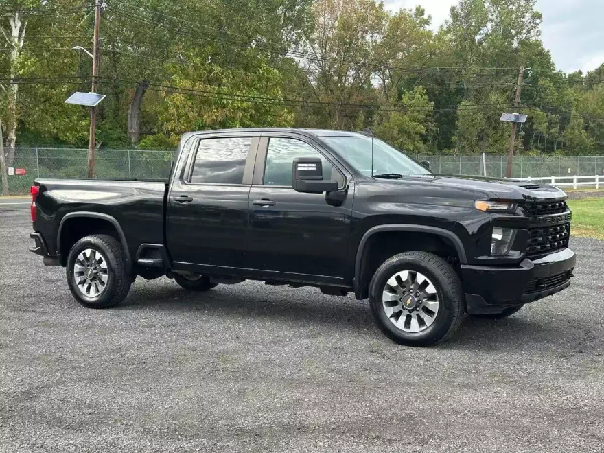 2022 Chevrolet Silverado Custom photo 1