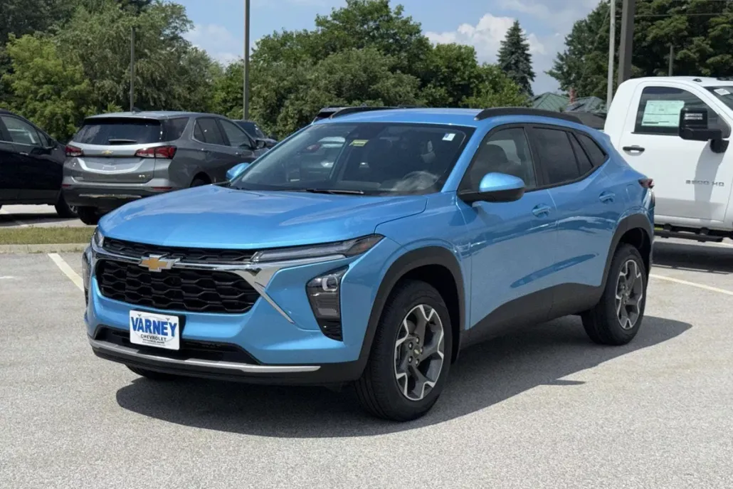 2025 Chevrolet Trax LT photo 1