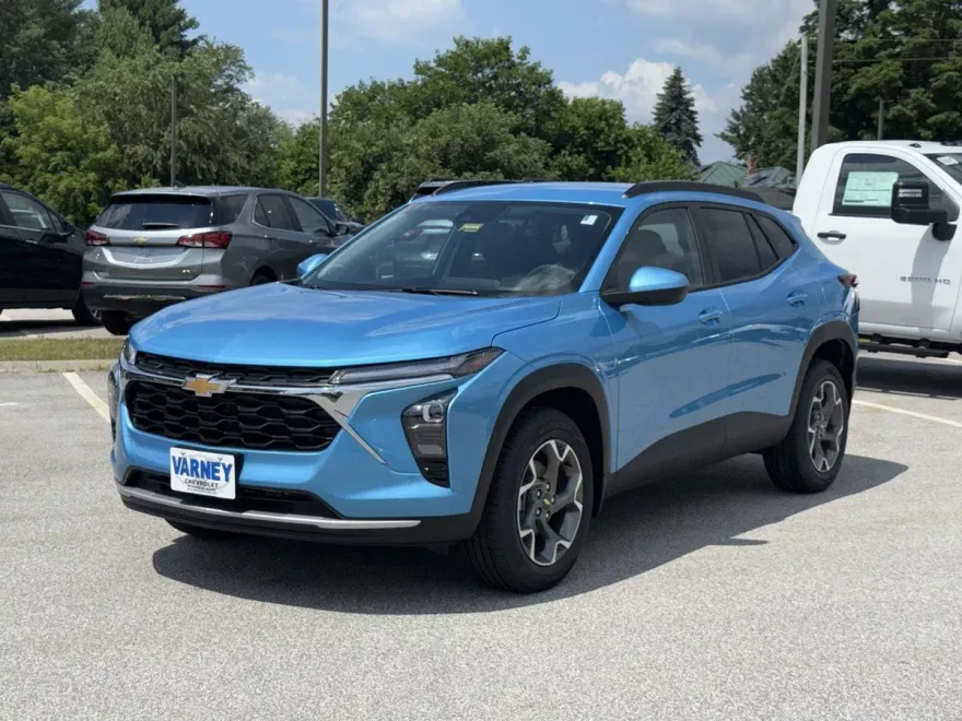 2025 Chevrolet Trax LT photo 1