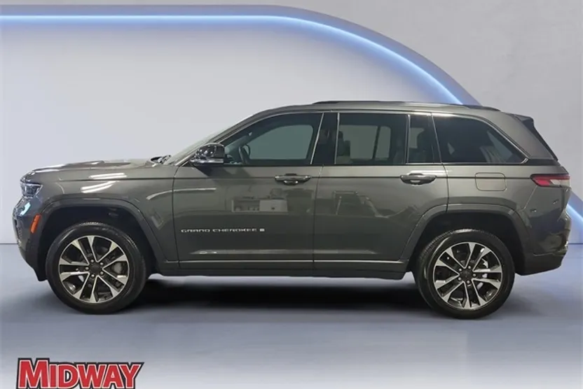 2022 Jeep Grand Cherokee Overland photo 1