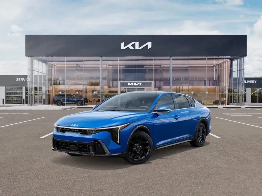 2025 Kia K4 GT-Line Turbo photo 1