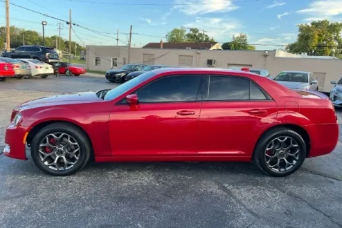 2016 Chrysler 300 photo 3
