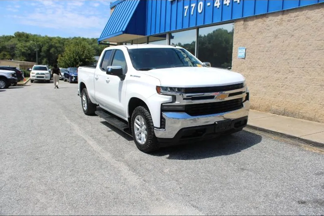2020 Chevrolet Silverado LT photo 1