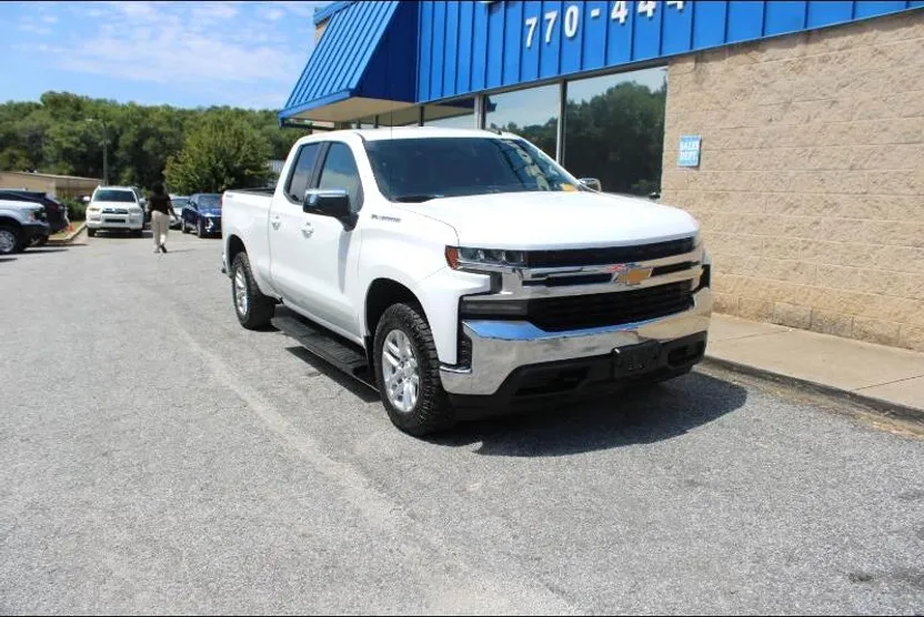 2020 Chevrolet Silverado LT photo 1
