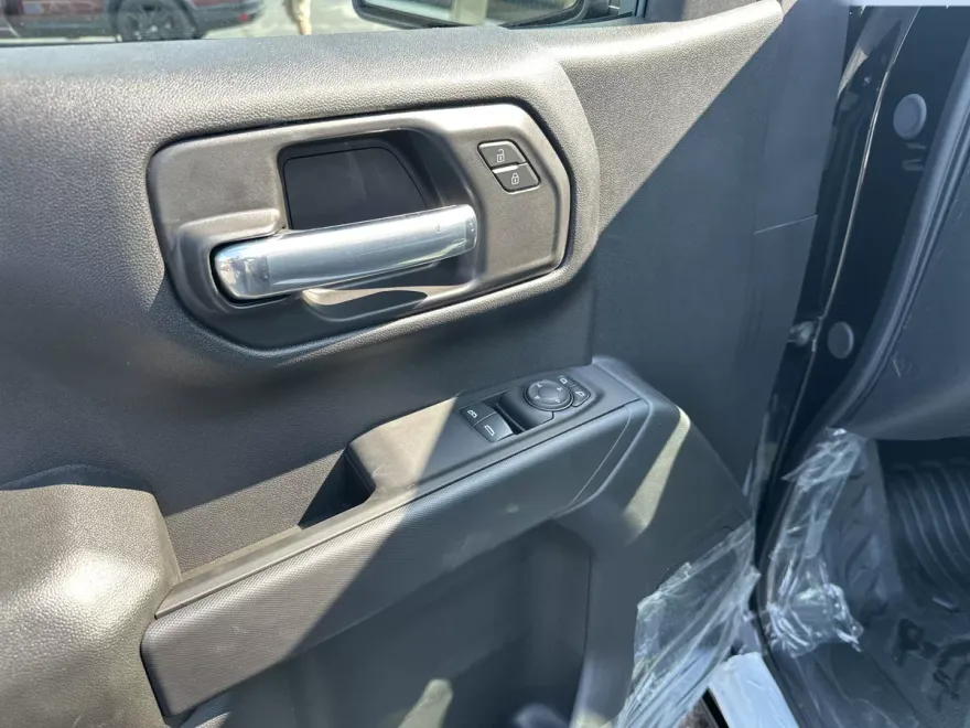 2025 Chevrolet Silverado 1500 photo 1