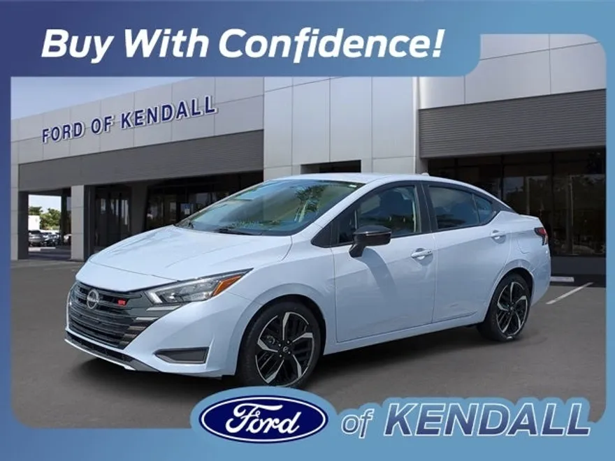 2023 Nissan Versa 1.6 SR photo 1