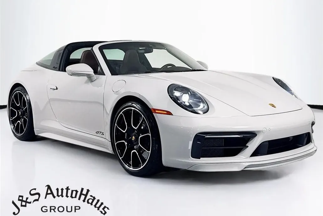 2024 Porsche 911 Targa 4 GTS photo 1