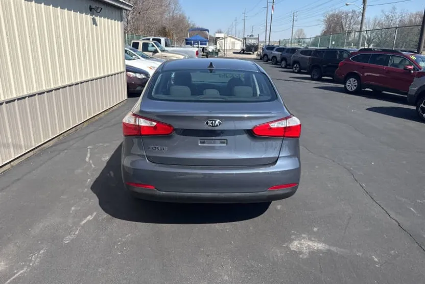 2016 Kia Forte LX photo 1