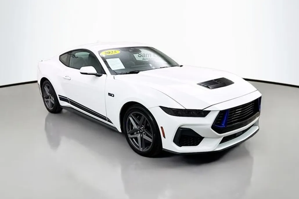 2025 Ford Mustang GT photo 1