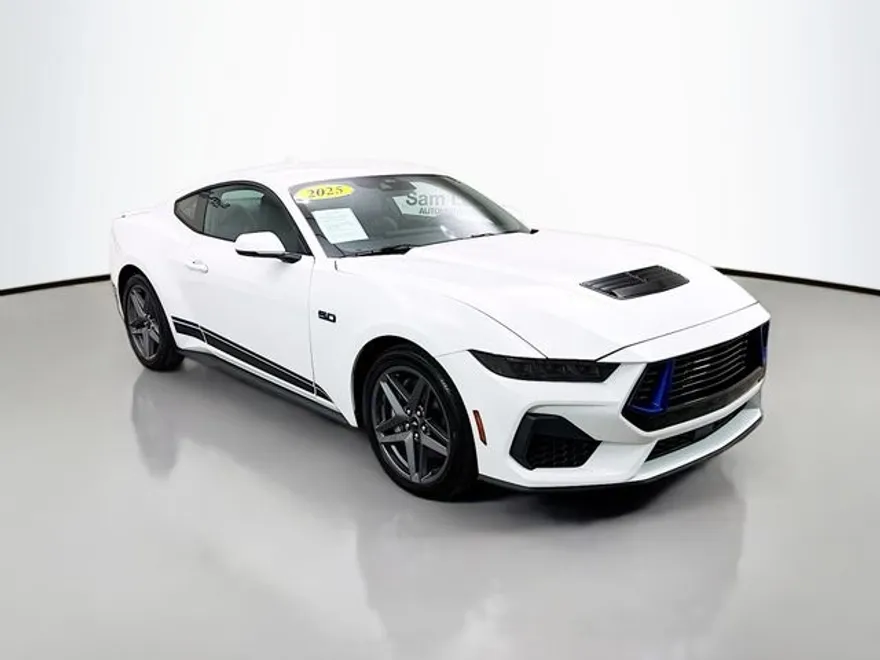 2025 Ford Mustang GT photo 1
