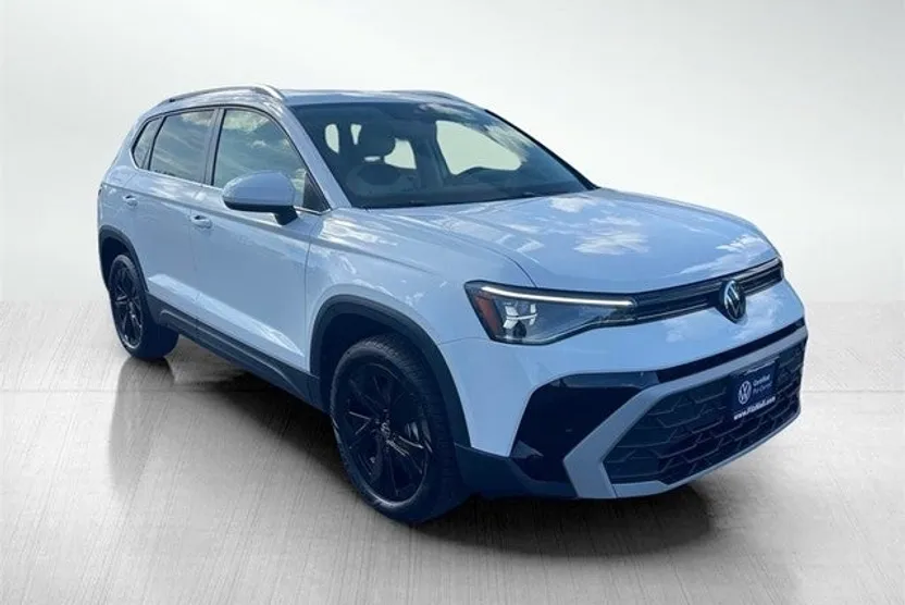 2025 Volkswagen Taos SE photo 1