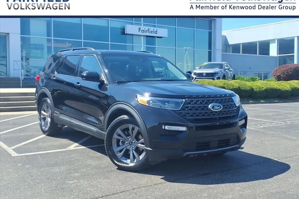 2022 Ford Explorer XLT photo 1