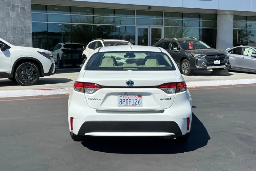 2020 Toyota Corolla Hybrid LE photo 1
