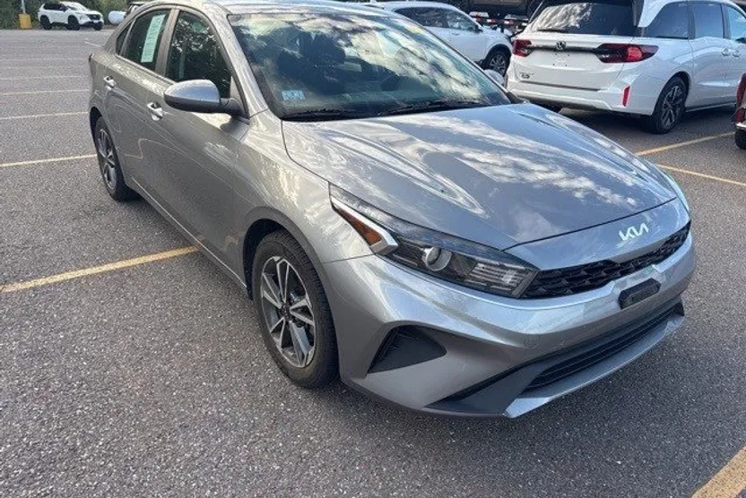 2022 Kia Forte LXS photo 1