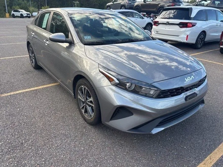 2022 Kia Forte LXS photo 1