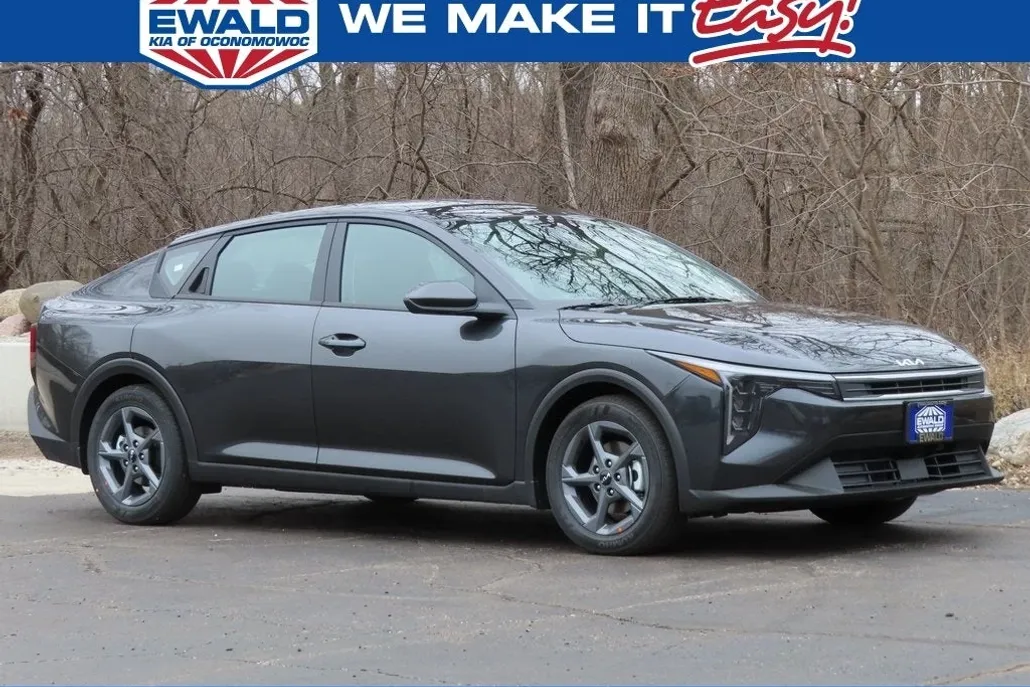 2025 Kia K4 LXS photo 1