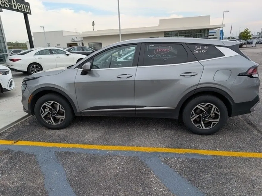 2024 Kia Sportage LX photo 1