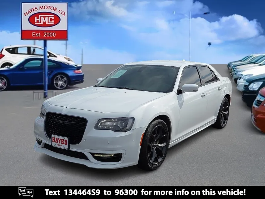 2022 Chrysler 300 Touring L photo 1