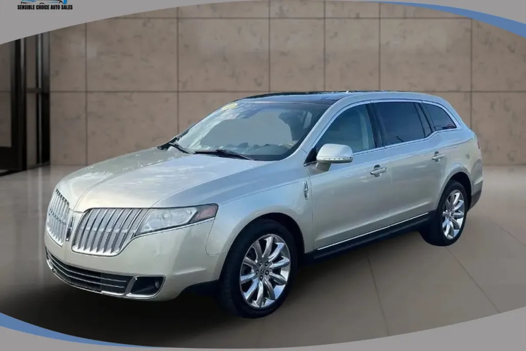 2010 Lincoln MKT Base photo 1