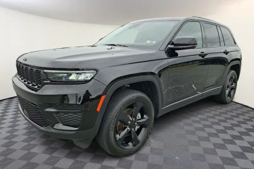 2023 Jeep Grand Cherokee Altitude photo 3