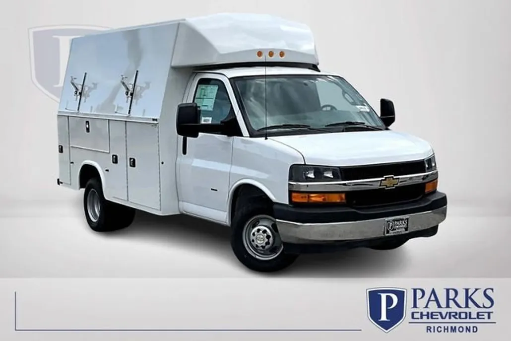 2024 Chevrolet Express 3500 Work Van Cutaway photo 1